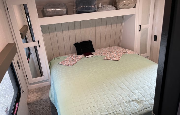 Private bedroom , queen size bed