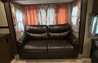 Stationary cozy couples Ozark getaway retreat