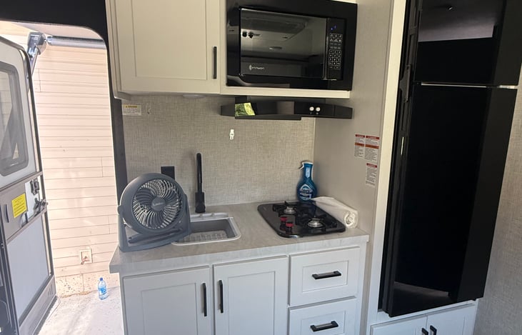 Kitchen, full fridge, microwave, stove, sink (includes a fan for great air flow!)