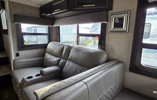 Beautiful 5th wheel bunkhouse retreat w/delivery!