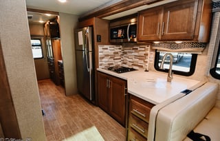 2021 Thor Omni 5 Star Luxury RV 4x4 Diesel