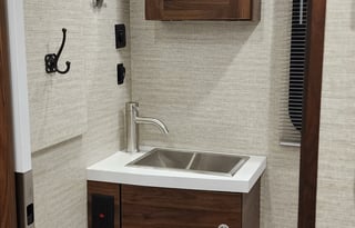 2019 Winnebago Navion 24D