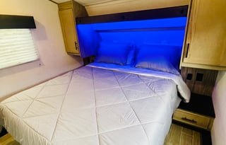 2022 Cherokee Arctic Wolf Fifth-wheel