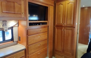 Stella - 2005 Country Coach Allure 470