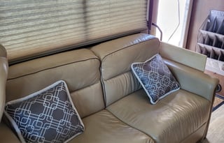 Elegant Class A Motorhome – Explore the Rockies