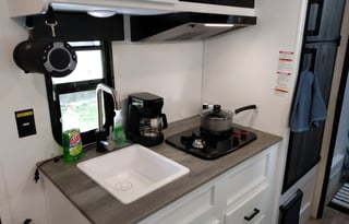 Family-Friendly, Easy-Tow Camper Sleeps 6 w/Bunks