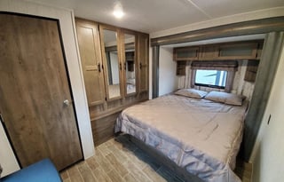 Perfect kids camper! 2 Baths & Washer! Sleeps 9+