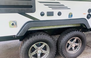 Who lives like WE DO? We DO!