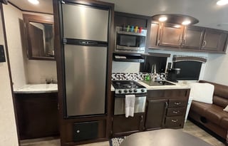 Peak n C Adventures (Pet Friendly with Bunks)