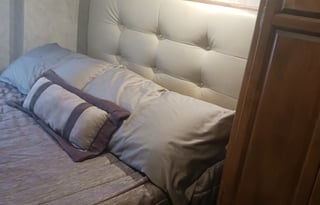 2008 Monaco Monarch 34 SBD