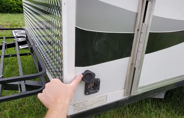 easy to connect power with included standard 20A cord. extra cords included with splitters for powering items outside the camper.