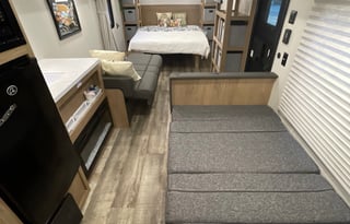 NEW 2024 29ft Light Weight Sleeps 8 Forest River