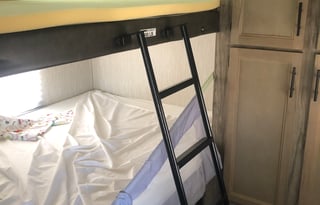 NEW rental! Sleeps 8 bunk house! FamilyFun!