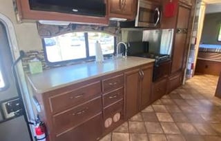 Make great memories in our Roomy Thor Chateau 31L!