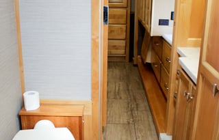 Luxury RV 2021 tiffin-private bedroom, 4 slideouts