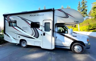 2019 Thor Motor Coach Four Winds 22E free parking