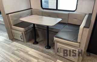 Modern Family & Pet Friendly North Trail Ultralite