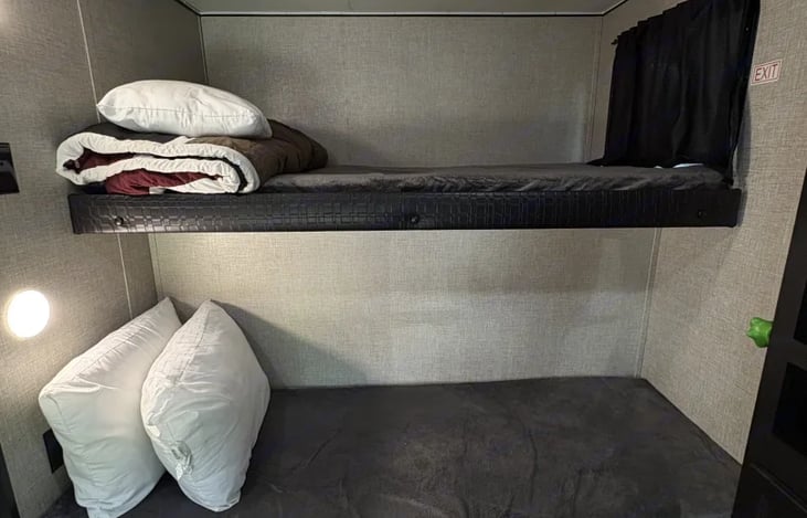 Bunkroom Sleeps 4 (5 for small children)