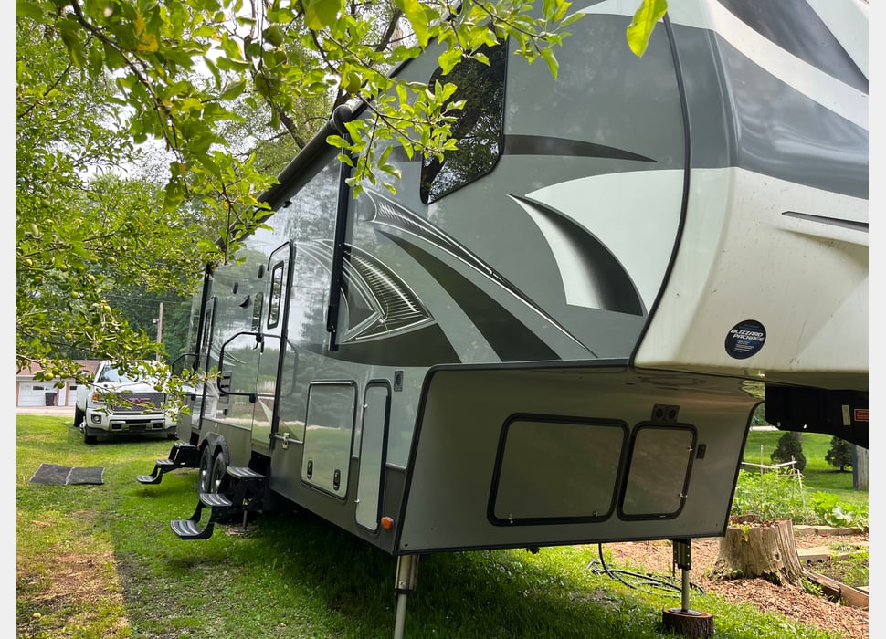 Fifth Wheel rentals in South Charleston