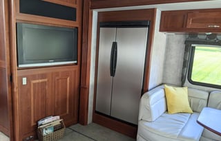 38ft Fleetwood Pace Arrow - Now this is "Glamping!" Beautiful Motorhome!
