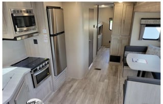 2022 Coachmen Sleeps 10!