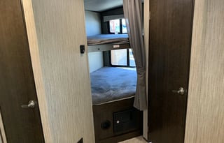 2018 Cruiser Shadow Cruiser 282BHS