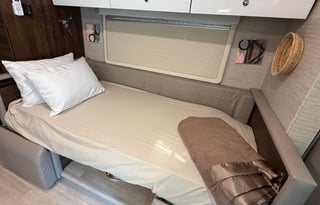 Cozy up with a View - Sprinter V6 Diesel