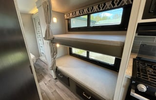 (Unit 3) 2022 Jayco with bunks!