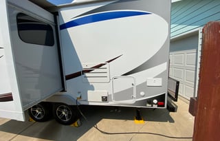 2018 Lance 27' Adventure Trailer Sleeps 4