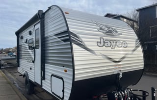 Affordable Camping 2025 Jayco sleeps 5-6