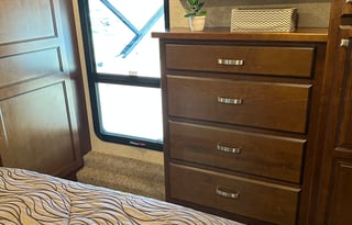 Clean and Comfortable 39’ Heartland Bighorn 3575EL
