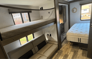 Fully Stocked NEW FR3 Class A Seats 8 sleeps 10