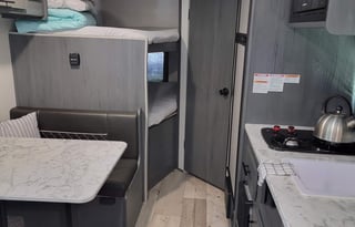 ★FULL size BUNKS★Sleeps 6★Exit 407