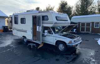 1989 Dolphin Motor Coach National Traveller Std. Model