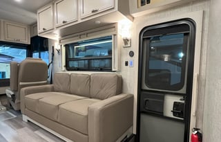 2021 Newmar Canyon Star 3927