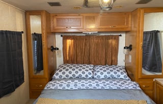Cozy Gulf Stream RV- pets ok!
