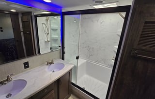 Freedom Wanderer: Your Luxury 5th Wheel Awaits!