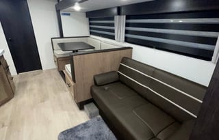 2025 Grey Wolf Fully Loaded & Pets Friendly