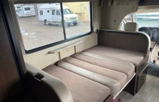 2018 Thor Motor Coach Four Winds, Sleeps 6/25ft