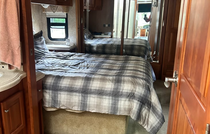 Sleep number queen size bed.