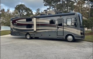 Let's Cruise with this Fleetwood Bounder Class A