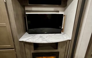 The Perfect Couples Getaway–King Bed + Cozy Vibes