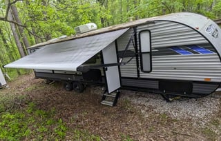 2022 - Sleeps 10! Delivery Available!!