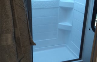 Queen, privacy curtain, bunks! Del. Available!