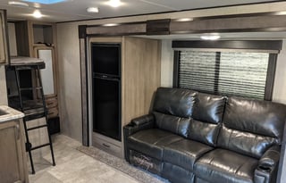 "We only do delivery and pick up ."