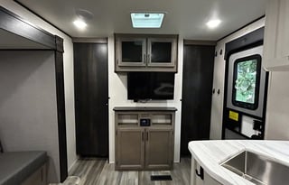 26' w/ Private Queen Suite & Bunks - Delivery only