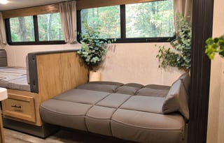 Sleeps Up to 10! Like New Inside & Out! (GWTX1816)