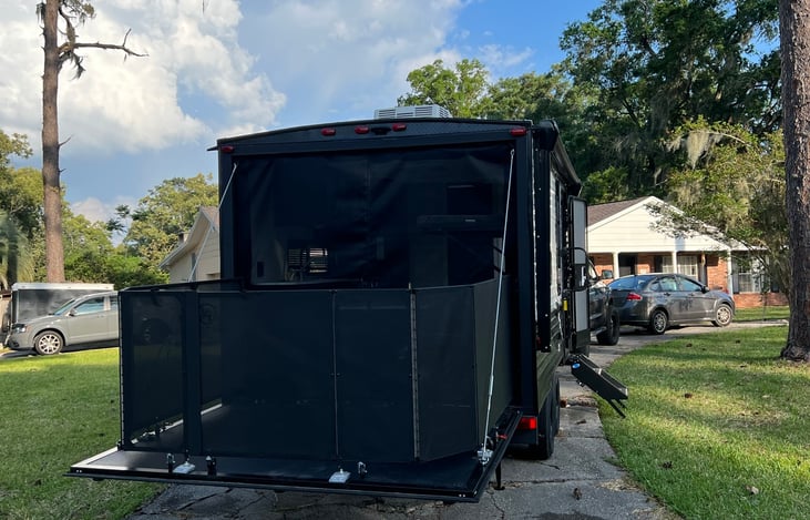 Party deck for enjoying outdoor and extra space. There is a full screen as well a canvas to close up with leaving this down.