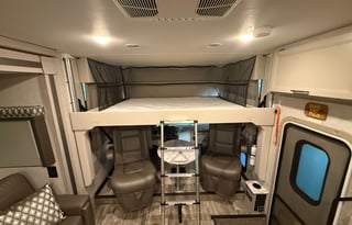 Epic Hurricane Escape Thor Motor Coach 34R Class A