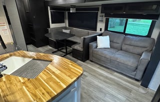 Glamping Good Times! - 2022 Jayco 38BHDS